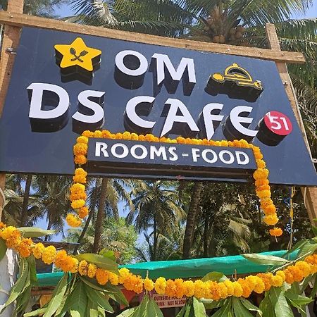 Om D S Cafe 51 & Beach Stay 戈卡尔纳 外观 照片